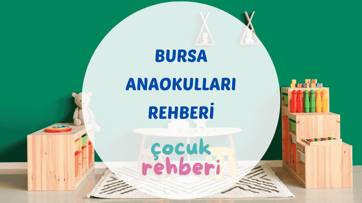 Bursa anaokulları rehberi için hazırlanan kapak görseli, sınıfta öğretmenleriyle birlikte etkinlik yapan mutlu çocuklar.